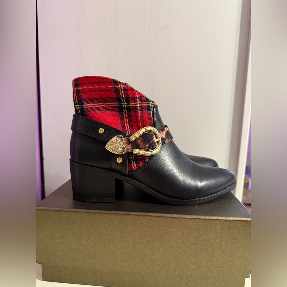 Betsey Johnson Wilma Black and Plaid Western Ankle booties. - Picture 3 of 10